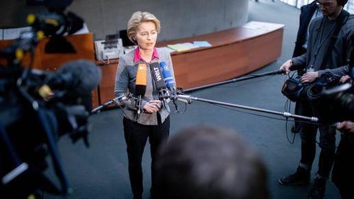 Ursula von der Leyen (CDU) beim Haushaltsausschuss des Bundestages: Die neue Geschäftsführung kläre derzeit, wohin die nicht gezahlten Millionenbeträge abgeleitet worden seien.