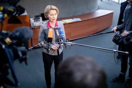 Ursula von der Leyen (CDU) beim Haushaltsausschuss des Bundestages: Die neue Geschäftsführung kläre derzeit, wohin die nicht gezahlten Millionenbeträge abgeleitet worden seien.