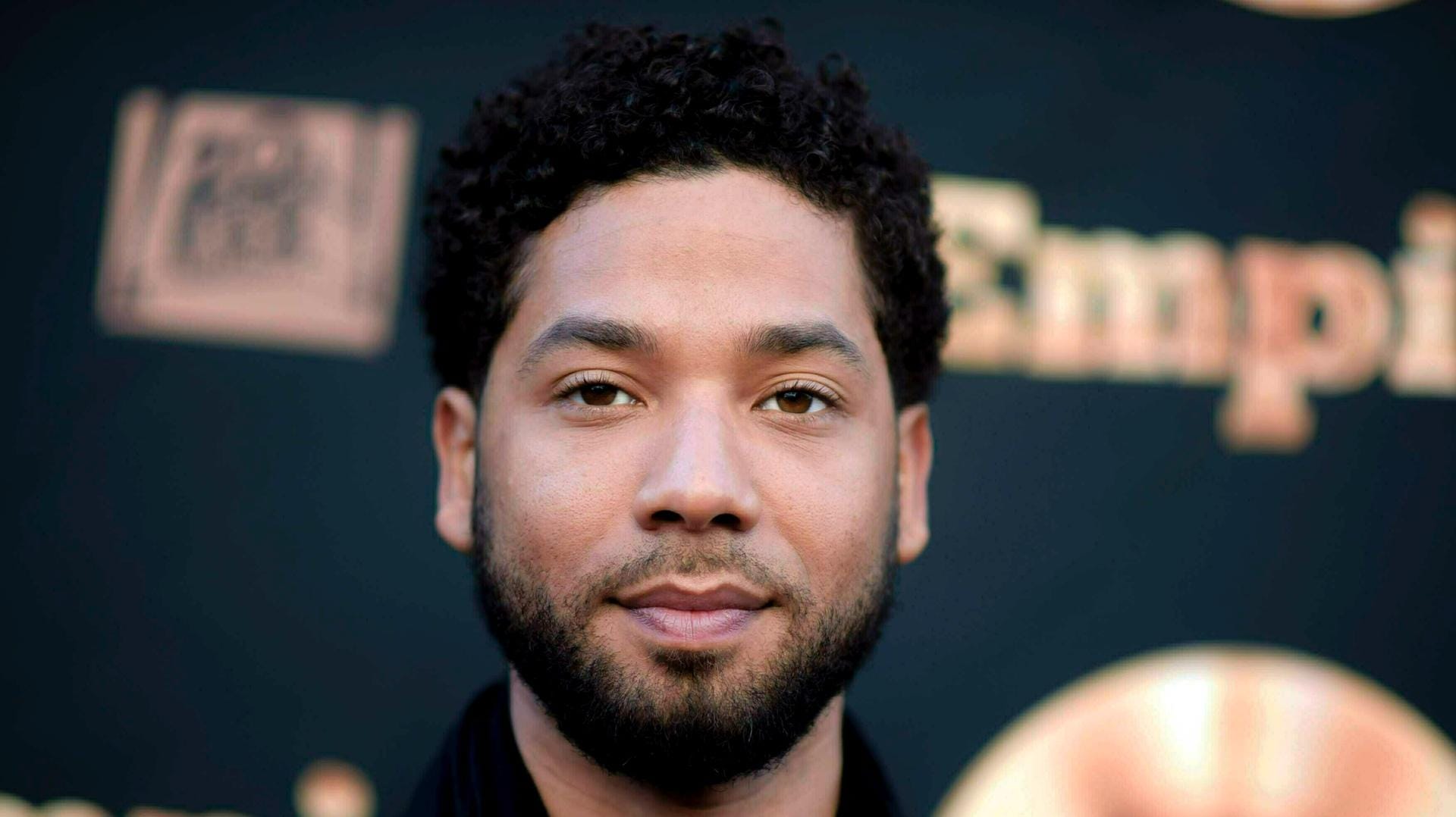 Jussie Smollett: Eine angebliche Attacke gegen den offen schwulen, afroamerikanischen Schauspieler hatte Ende Januar für Empörung gesorgt.