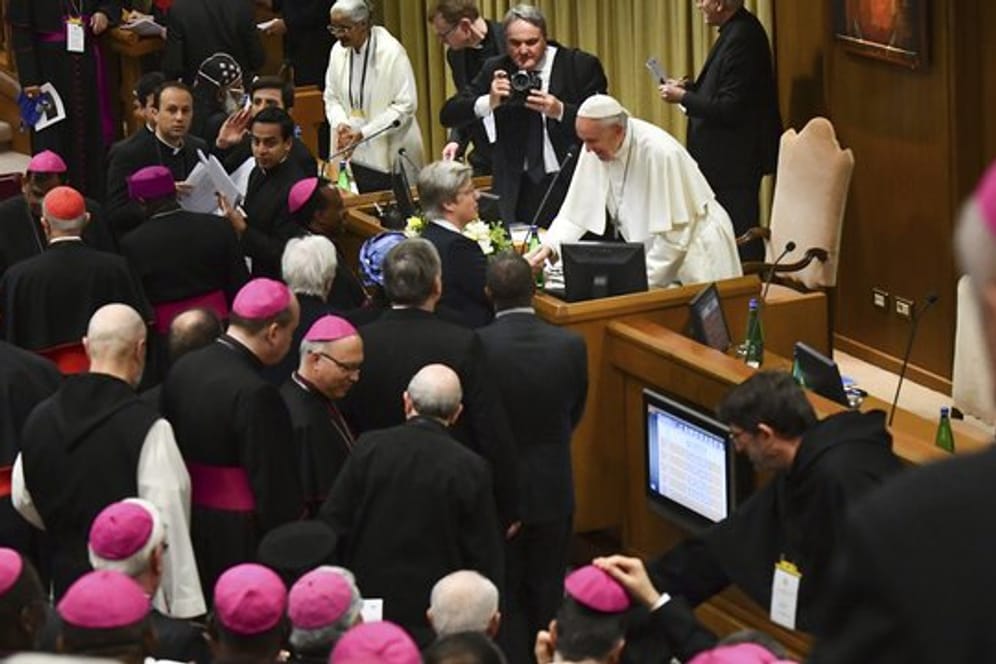 Bischöfe und Kardinäle aus aller Welt sind im Vatikan zusammengekommen.