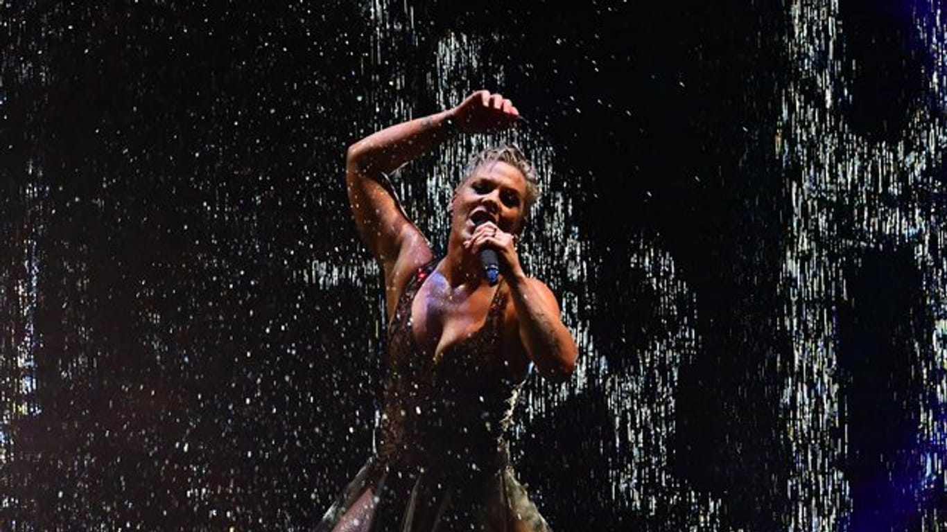 Pink sorgt bei den Brit Awards für Stimmung.
