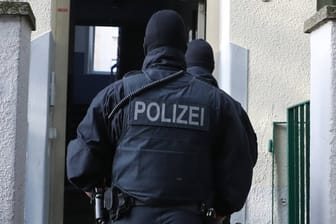 Razzien in Hessen und NRW (Archivbild): Die Polizei hat am Morgen Wohnungen mutmaßlicher Islamisten durchsucht.