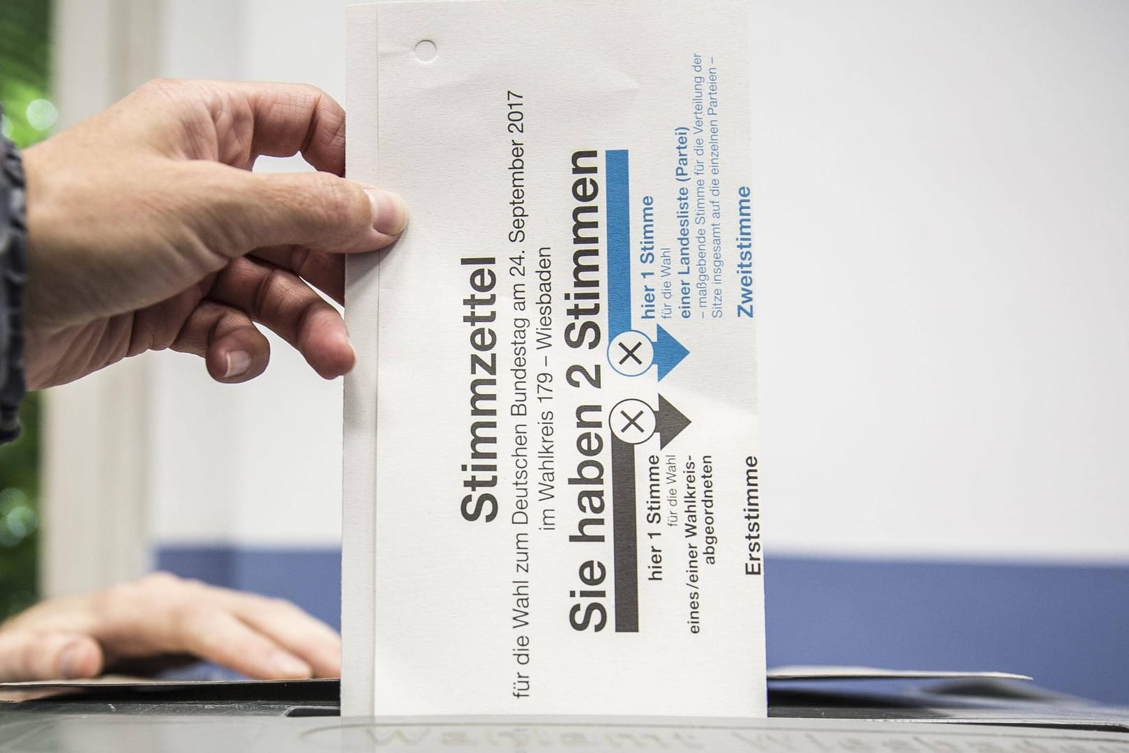 Beschluss: Menschen, die auf Betreuung angewiesen sind, dürfen nicht pauschal von Wahlen ausgeschlossen werden. (Symbolbild)