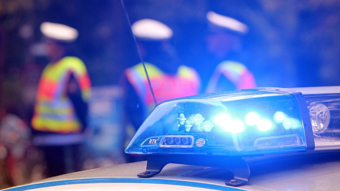 Polizeieinsatz in Paderborn (Symbolbild): Eine 19-Jährige ist in der Innenstadt mit einem Messer angegriffen worden.
