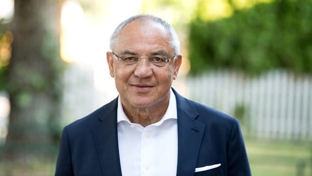 Zuletzt wurde über eine Rückkehr von Trainer Felix Magath zum VfB Stuttgart spekuliert. Zuletzt wurde über eine Rückkehr von Trainer Felix Magath zum VfB Stuttgart spekuliert.
