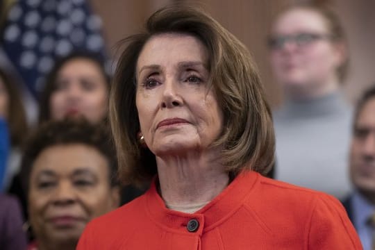 Trumps Notstandserklärung untergrabe die Gewaltenteilung in dem Land, schreibt Pelosi in einem Brief.
