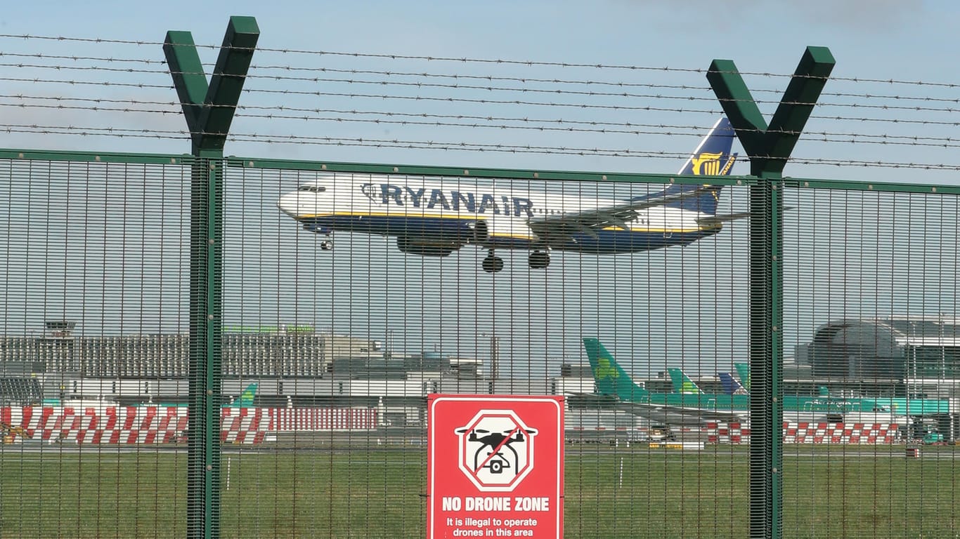Flugverkehr unterbrochen: Wegen einer Drohne ist der irische Flughafen Dublin für etwa 15 Minuten geschlossen worden.