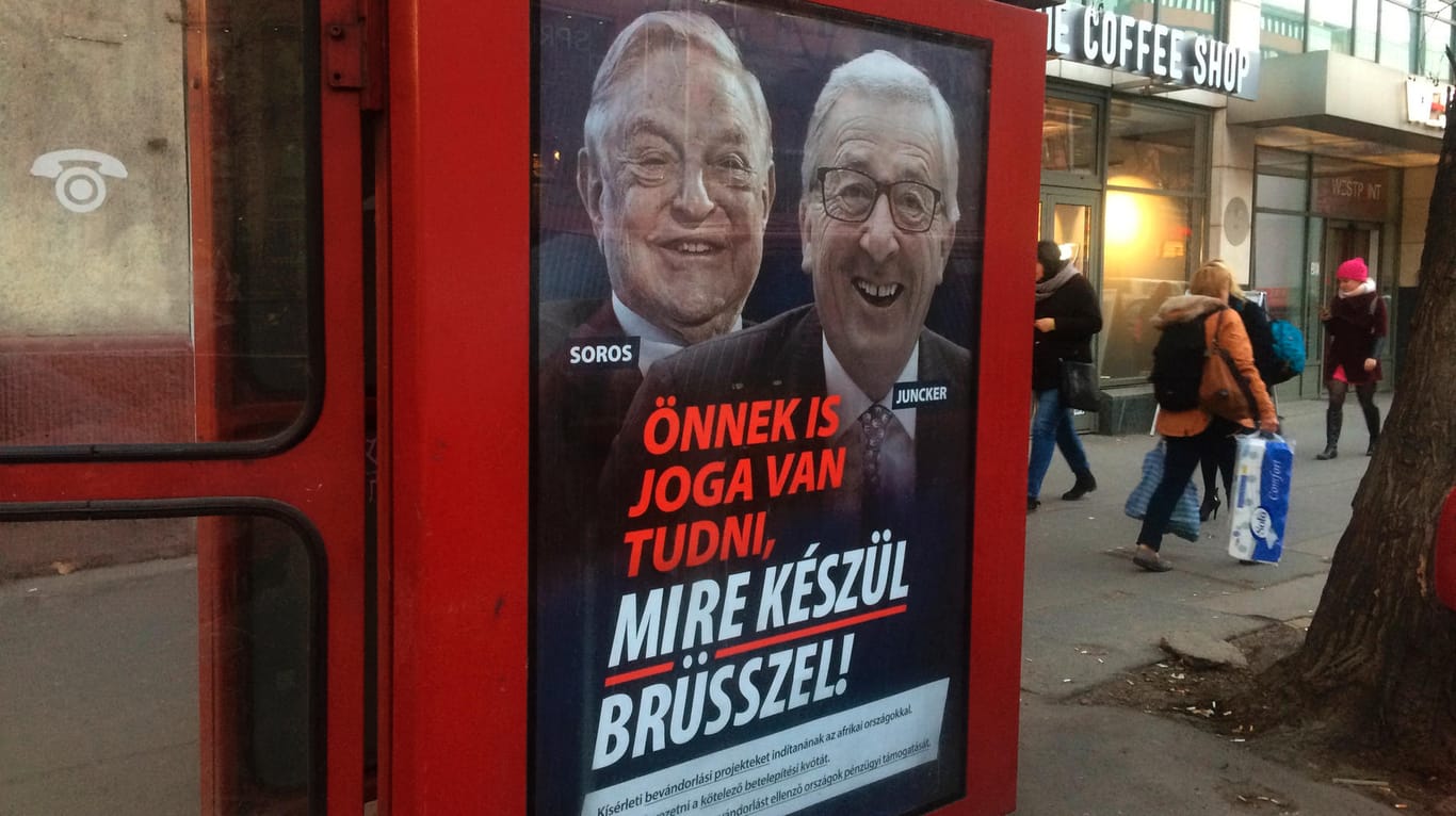 Ungarische Kampagne, auf dem Plakat ist zu lesen: "Sie haben ein Recht darauf, zu erfahren was Brüssel plant."