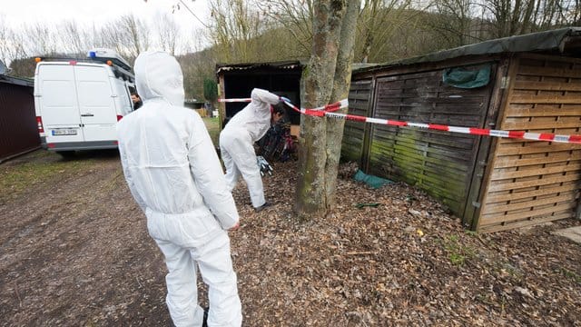 Beamte des Landeskriminalamtes untersuchen den Campingplatz in Lügde. Beamte des Landeskriminalamtes untersuchen den Campingplatz in Lügde.