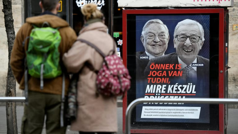 Regierungskampagne gegen die EU: Diese Plakate und eine Rede an die Nation sind jüngster Auslöser der Kritik an Orban.