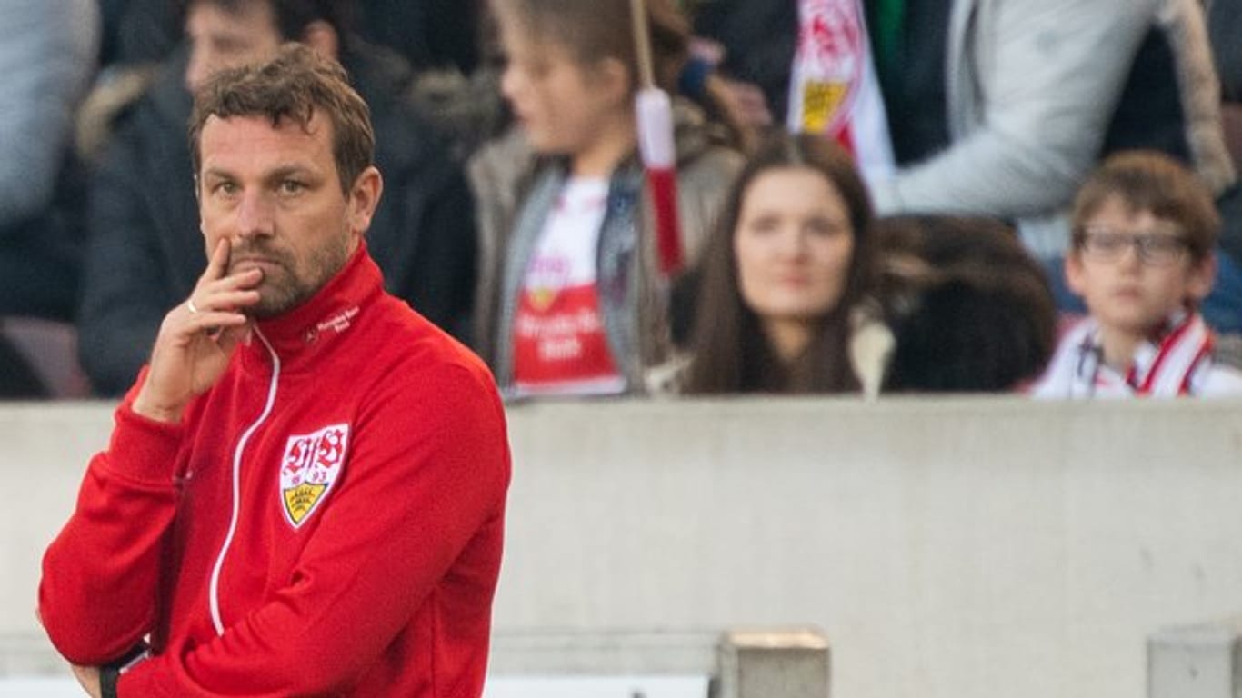 Stuttgarts Trainer Markus Weinzierl braucht bei Werder Bremen einen Sieg.