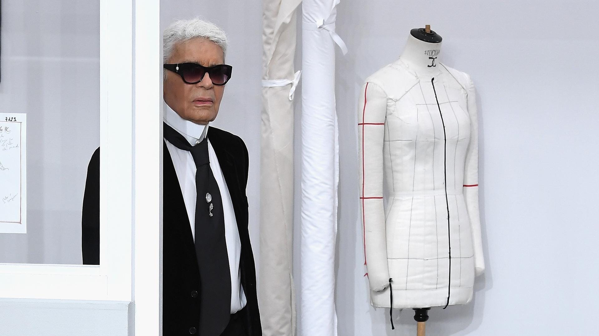 Karl Lagerfeld: Auch nach seinem Tod will der Modezar die Kontrolle nicht abgeben.