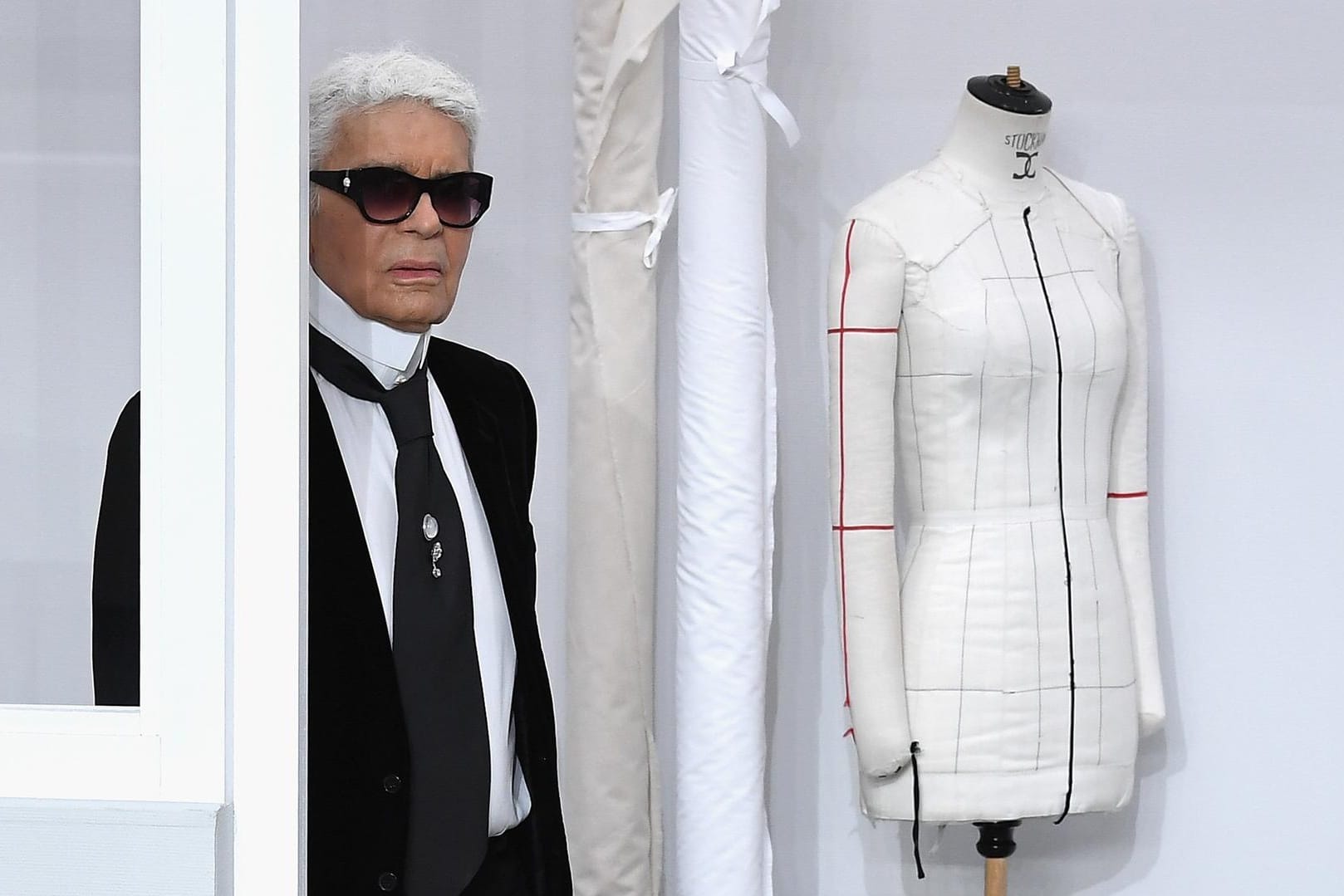 Karl Lagerfeld: Auch nach seinem Tod will der Modezar die Kontrolle nicht abgeben.