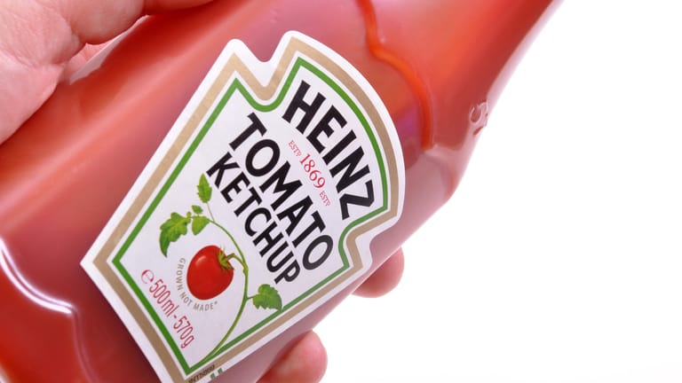 Heinz Tomato Ketchup: Wegen veränderter Verbrauchergewohnheiten geht der Umsatz von Kraft Heinz zurück.