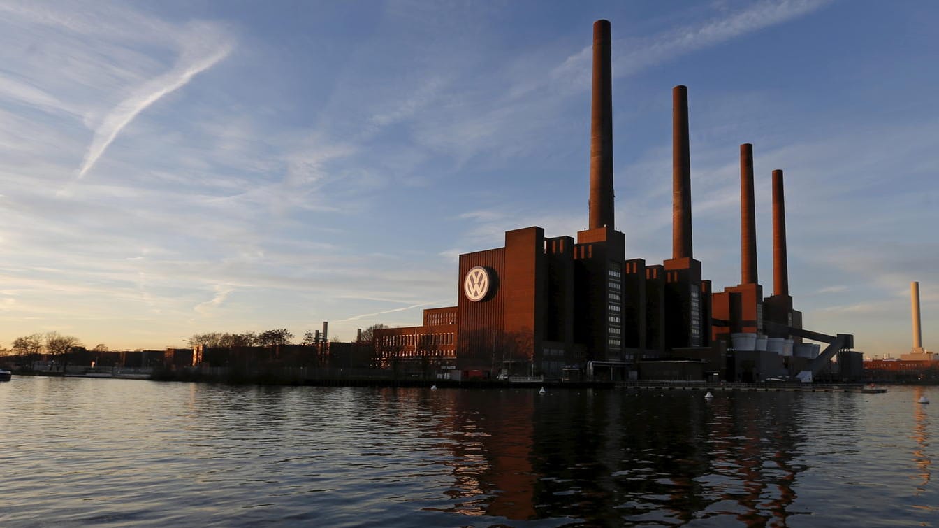 Das Volkswagen-Werk in Wolfsburg: Verbraucherschutz-Chef Klaus Müller fordert Konsequenzen aus der Diesel-Krise.