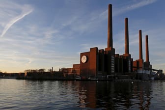 Das Volkswagen-Werk in Wolfsburg: Verbraucherschutz-Chef Klaus Müller fordert Konsequenzen aus der Diesel-Krise.