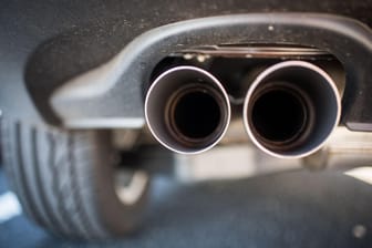 Auspuff eines VW-Diesels: Die illegale Abschalteinrichtung ist ein Sachmangel, sagt der Bundesgerichtshof.