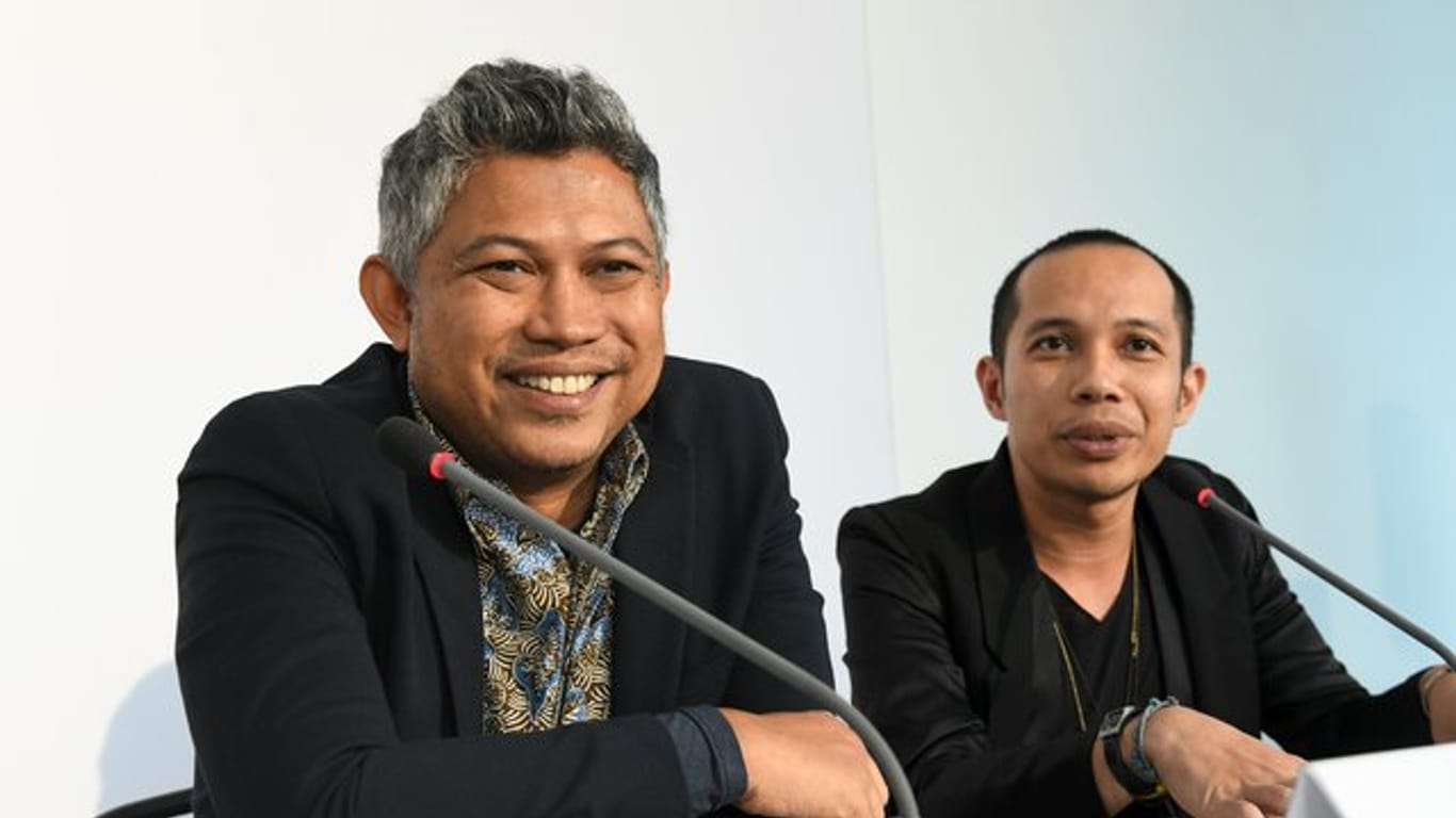 Ade Darmawan (l) und Farid Rakun, die beiden neuen künstlerischen Leiter der documenta 15.