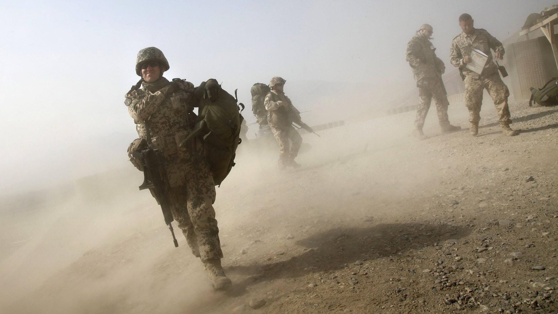 Oktober 2012: Bundeswehrsoldaten am Beobachtungsposten OP North in der Provinz Baglan.