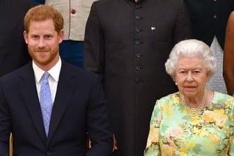 Prinz Harry und Queen Elizabeth II.: Das Verhältnis von Enkelsohn und Großmutter gilt als sehr gut.