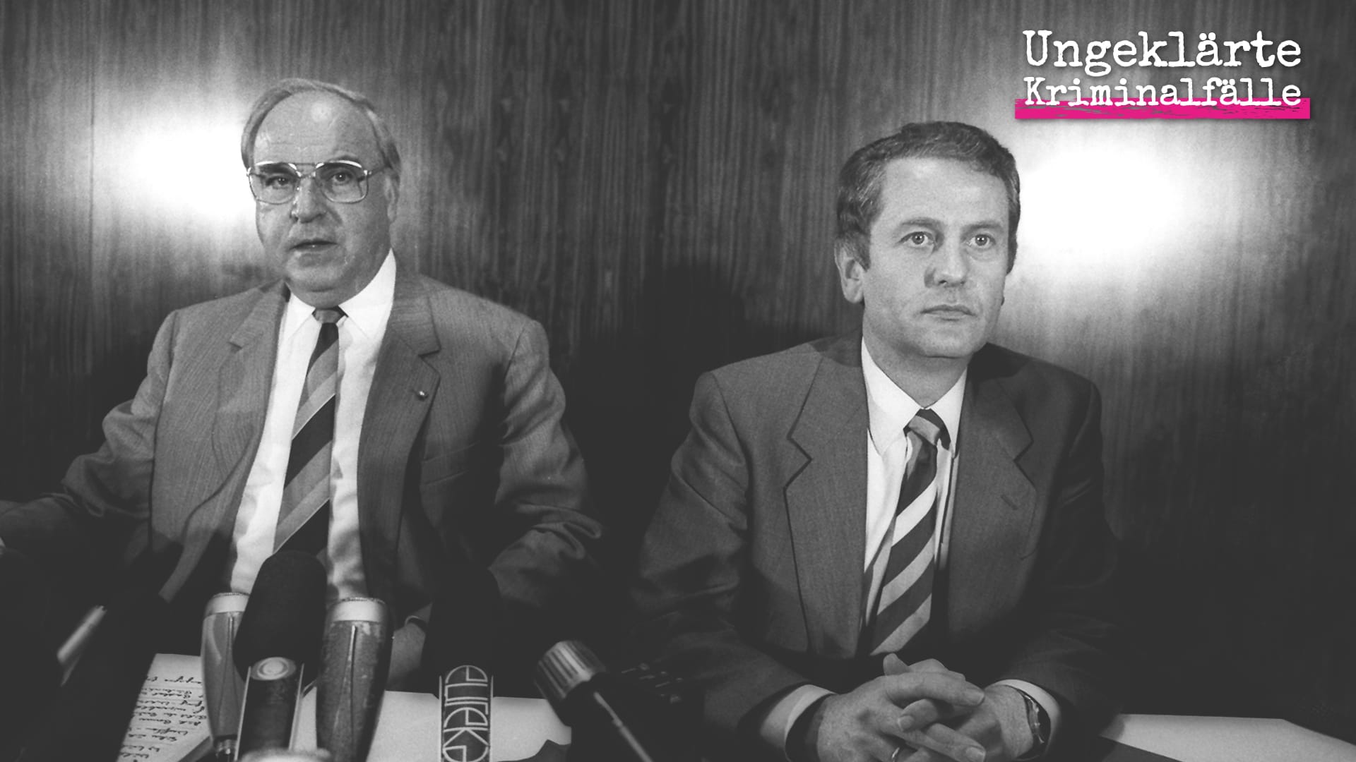 Helmut Kohl (l.) und Uwe Barschel: Zahlreiche Ungereimtheiten und Mysterien umgeben den Tod von Barschel.