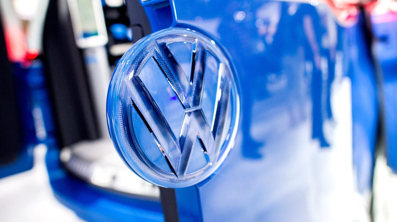 Das Logo von Volkswagen glänzt an einer Heckklappe: Für den Autobauer wird es schwerer sich gegen Ansprüche von Diesel-Käufern zu wehren.