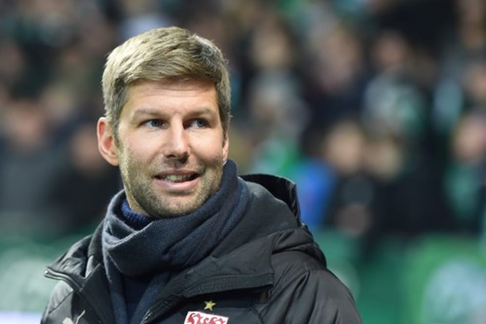 Thomas Hitzelsperger sieht Trainer Weinzierl nach dem Remis gegen Werder Bremen weiter auf der Bank.