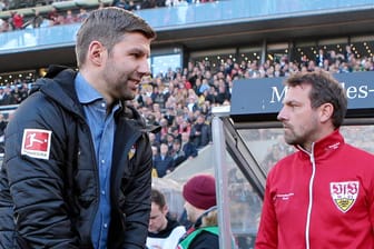 Garantie – vorerst: VfB-Sportvorstand Hitzlsperger (li.) und Trainer Weinzierl.
