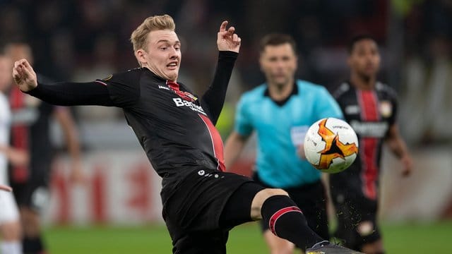 Julian Brandt hat unter Leverkusens neuem Trainer Peter Bosz einen Leistungsaufschwung. Julian Brandt hat unter Leverkusens neuem Trainer Peter Bosz einen Leistungsaufschwung.