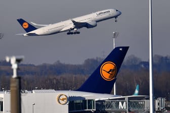 Airbus der Lufthansa startet am Münchner Flughafen: Genutzt werde die 40-minütige Verbindung von Transitpassagieren, die in München auf internationale Flüge umstiegen.