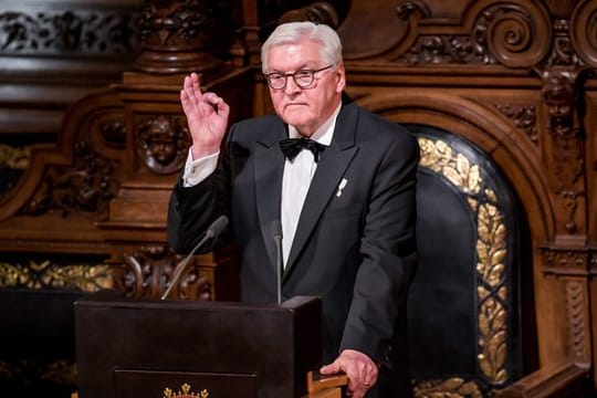 Bundespräsident Frank-Walter Steinmeier während seiner Rede beim traditionellen Matthiae-Mahl des Hamburger Senats.