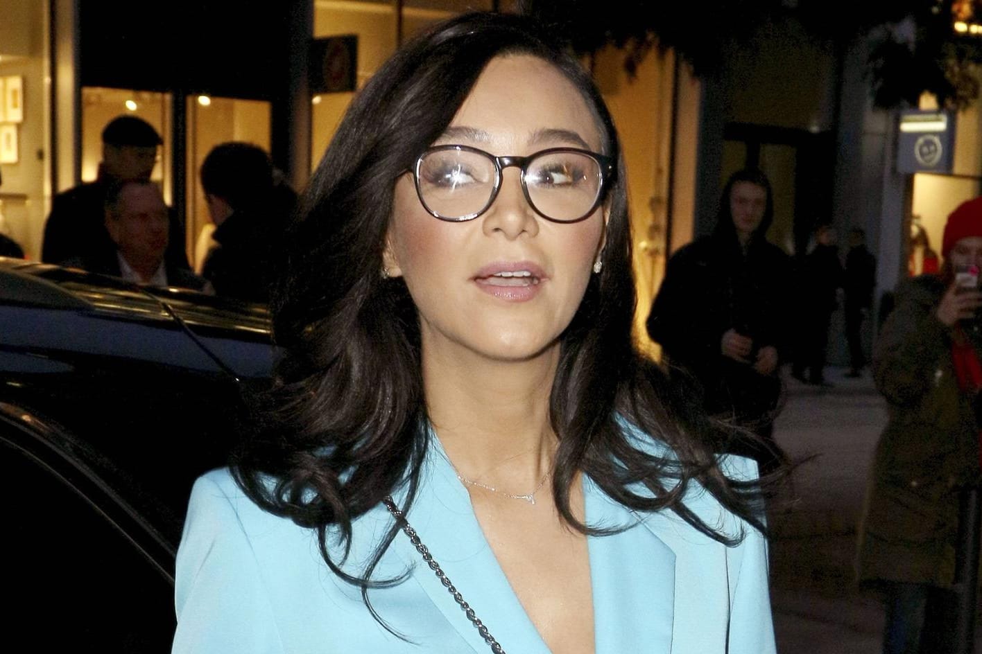 Verona Pooth: Die Werbeikone kam nicht allein nach Hamburg.