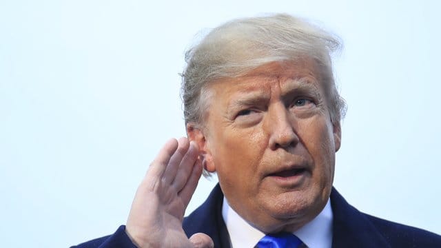 Für seine unfreiwilligen Auftritte in den beiden Dokumentarfilmen "Fahrenheit 11/9" und "Death of a Nation" hat US-Präsident Donald Trump die "Goldene Himbeere" bekommen. Für seine unfreiwilligen Auftritte in den beiden Dokumentarfilmen "Fahrenheit 11/9" und "Death of a Nation" hat US-Präsident Donald Trump die "Goldene Himbeere" bekommen.