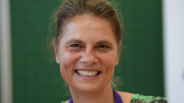 Fernsehköchin Sarah Wiener findet das Verhalten von Bienen vorbildlich.