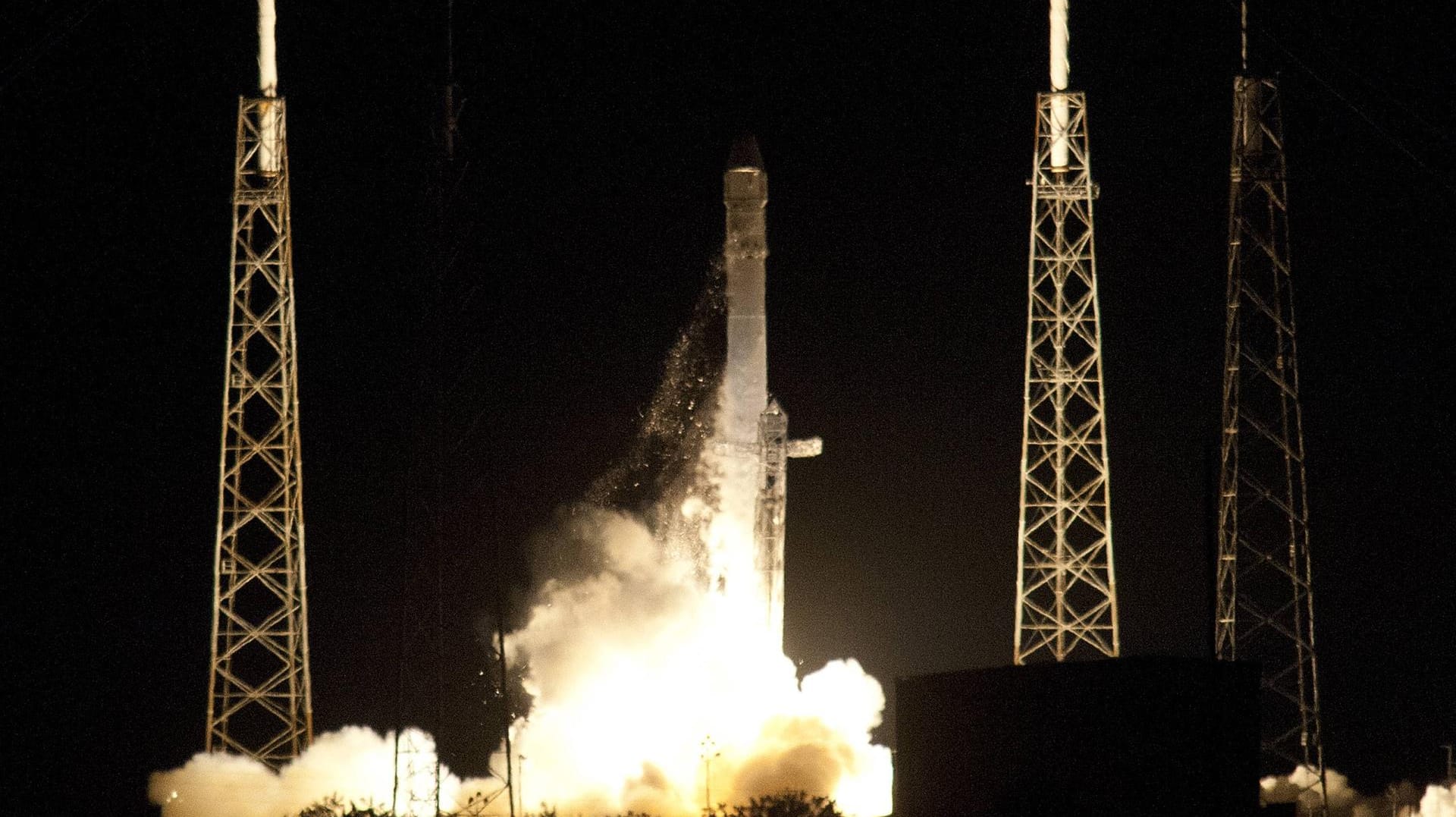 Raumkapsel-Start am US-Weltraumbahnhof Cape Canaveral, Florida: Am 3. März soll die Kapsel an der ISS andocken und am 8. März wieder zur Erde zurückkehren.