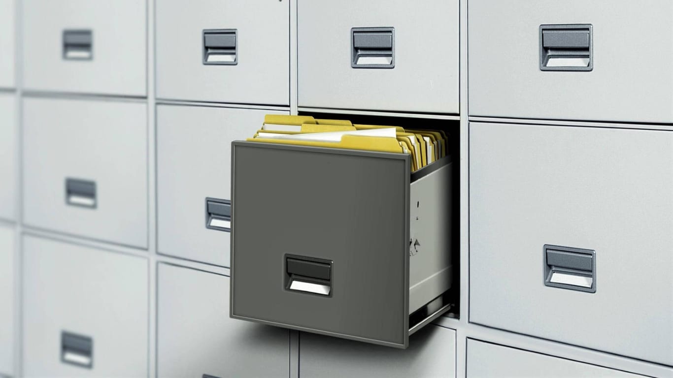 Schublade in einem Ordner-Archiv: Software wie "WinRAR" hilft dabei, große Dateimengen in kleinen Ordner zu verpacken.