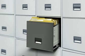 Schublade in einem Ordner-Archiv: Software wie "WinRAR" hilft dabei, große Dateimengen in kleinen Ordner zu verpacken.