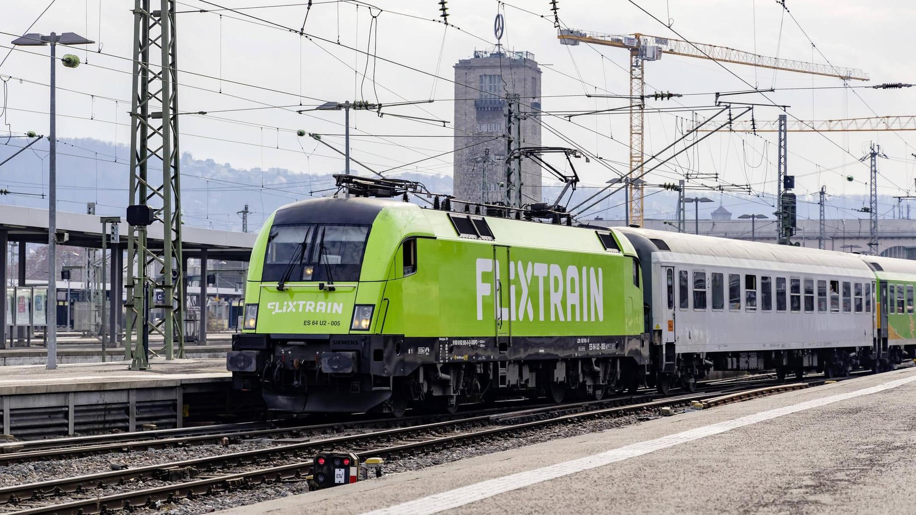 Der "Flixtrain" in Stuttgart: In Deutschland bedient der Fernbusbetreiber bereits mehrere Zugstrecken.