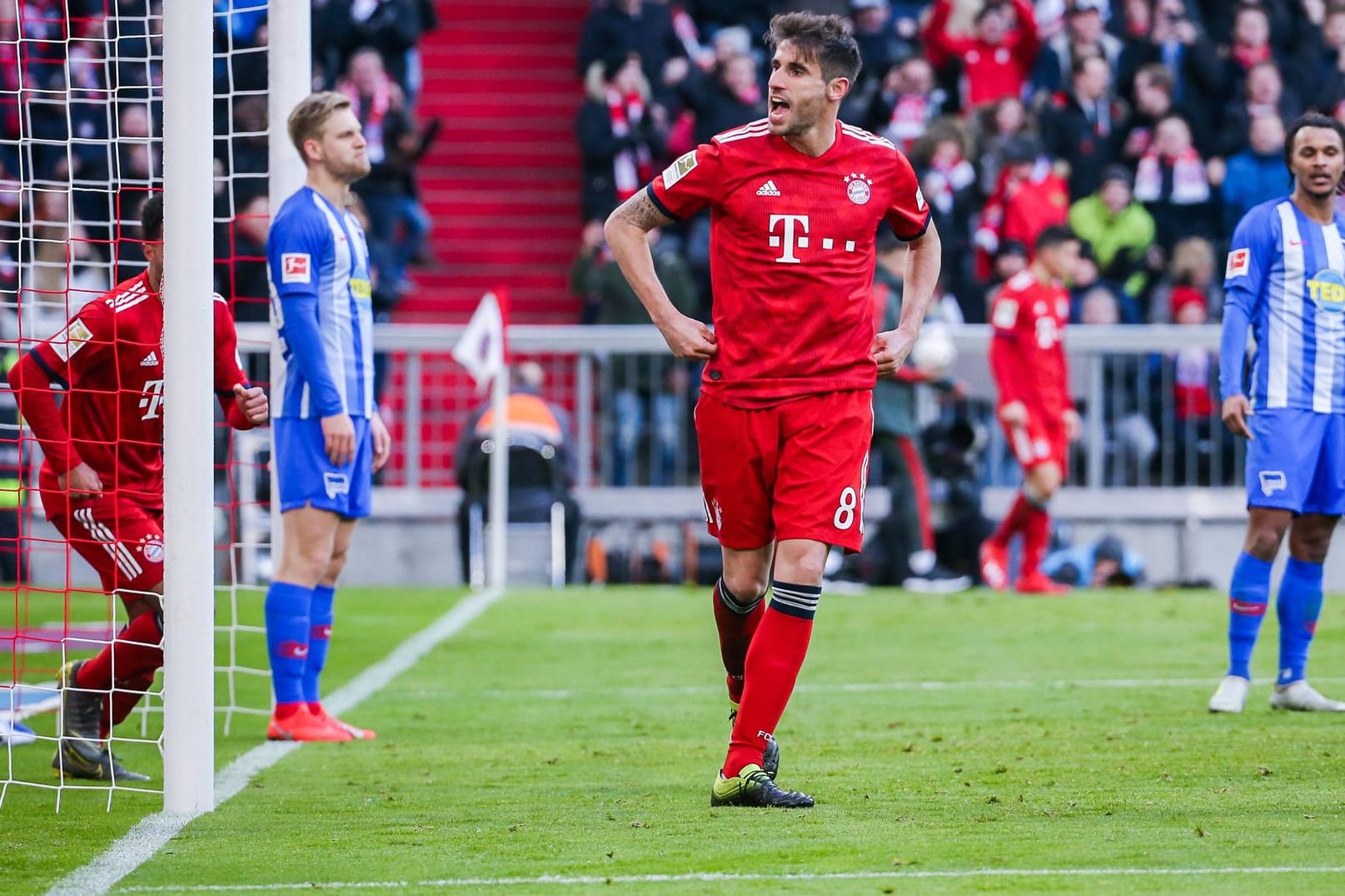Torjubel: Bayerns Matchwinner Martinez feiert seinen Treffer gegen die Hertha.