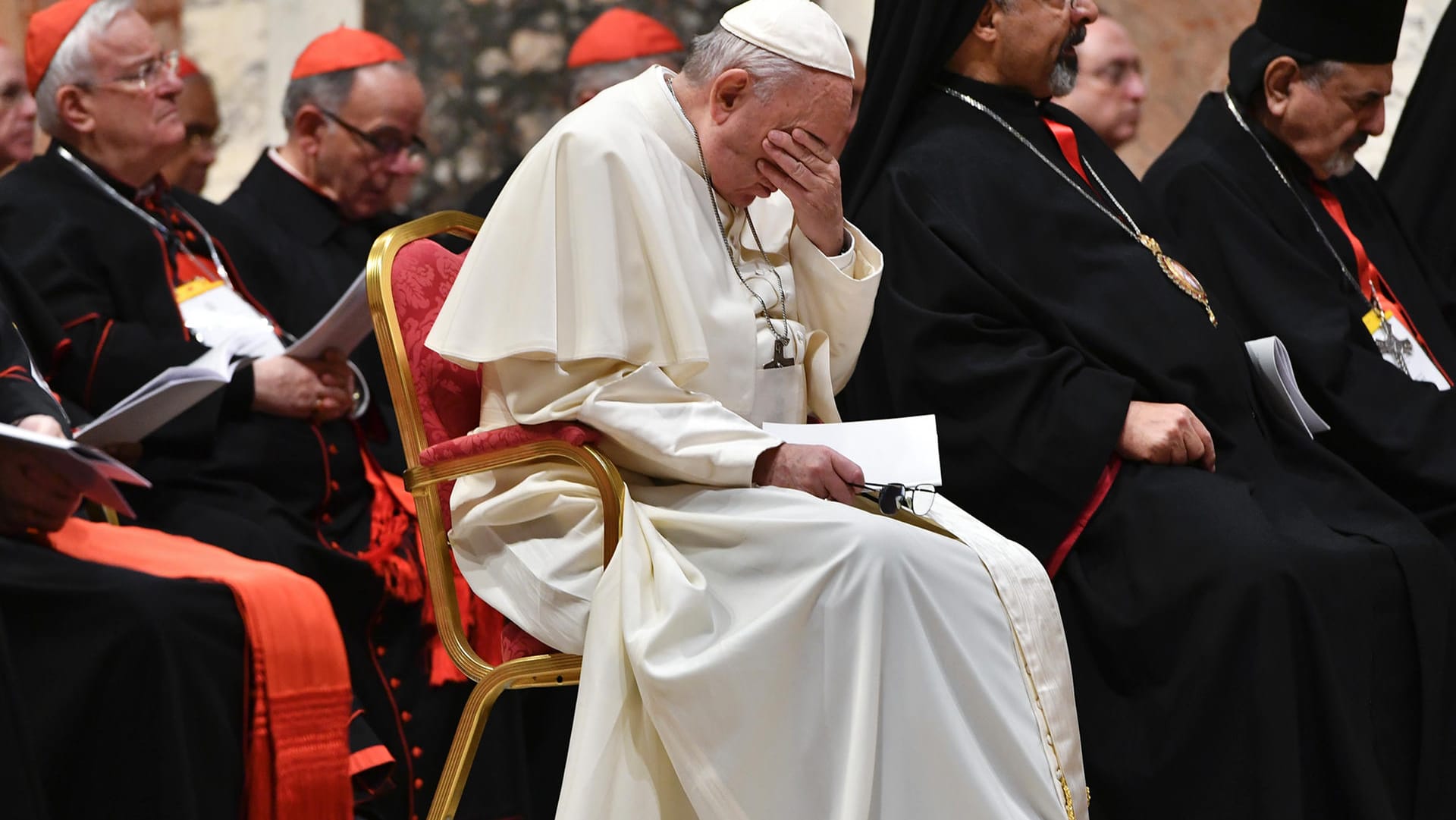 Franziskus nimmt an einem Bußgottesdienst am dritten Tag des Gipfeltreffens der Katholischen Kirche zum Thema Missbrauch teil. Der Papst hat einen 21-Punkte-Katalog vorgelegt, der auf dem Gipfel zum Thema Missbrauch im Vatikan diskutiert werden soll.