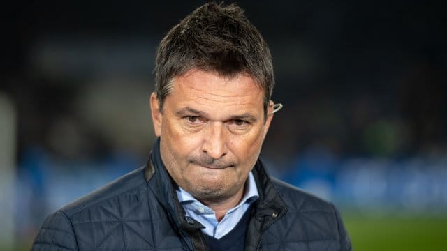 Christian Heidel zieht sich beim FC Schalke 04 als Sportvorstand bis zum Saisonende zurück.