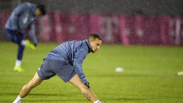 Rafinha sitz derzeit beim FC Bayern meistens auf der Bank.