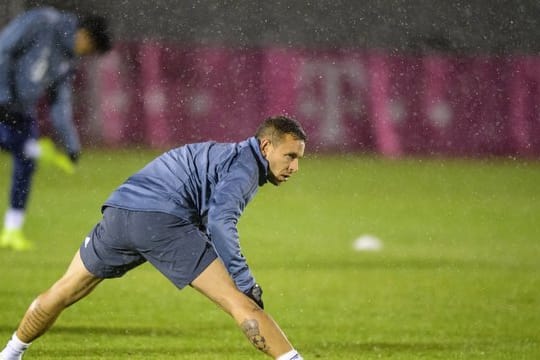 Rafinha sitz derzeit beim FC Bayern meistens auf der Bank.