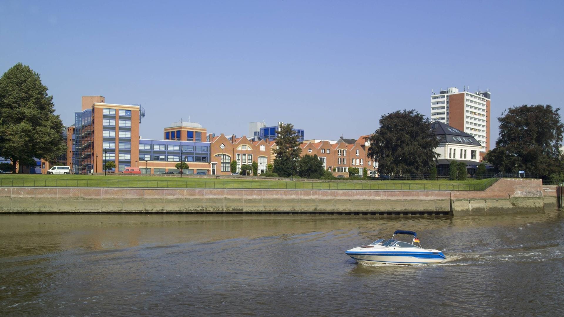 Die Geeste in Bremerhaven (Symbolbild): Für einen Mann endete ein Spaziergang ziemlich nass.