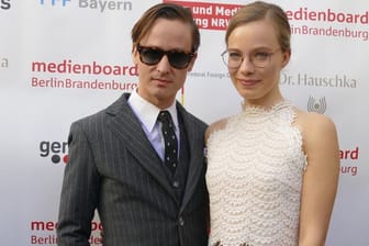 Die Schauspieler Tom Schilling und Saskia Rosendahl beim Empfang für die deutschen Oscar-Anwärter in der Villa Aurora.