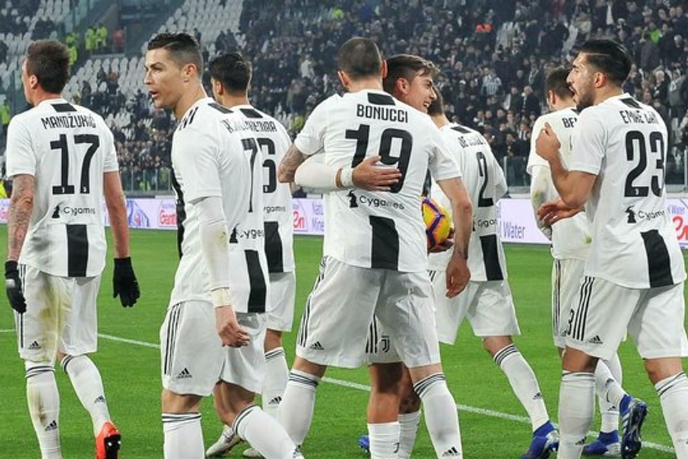 Spieler von Juventus Turin jubeln über den knappen Sieg.