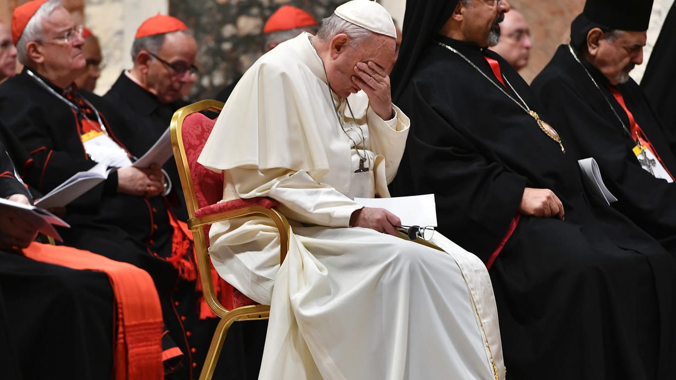 Papst Franziskus nimmt an einem Bußgottesdienst am dritten Tag des Gipfeltreffens der Katholischen Kirche zum Thema Missbrauch teil. Zu der Konferenz waren die Vorsitzenden der Bischofskonferenzen aller Länder geladen.