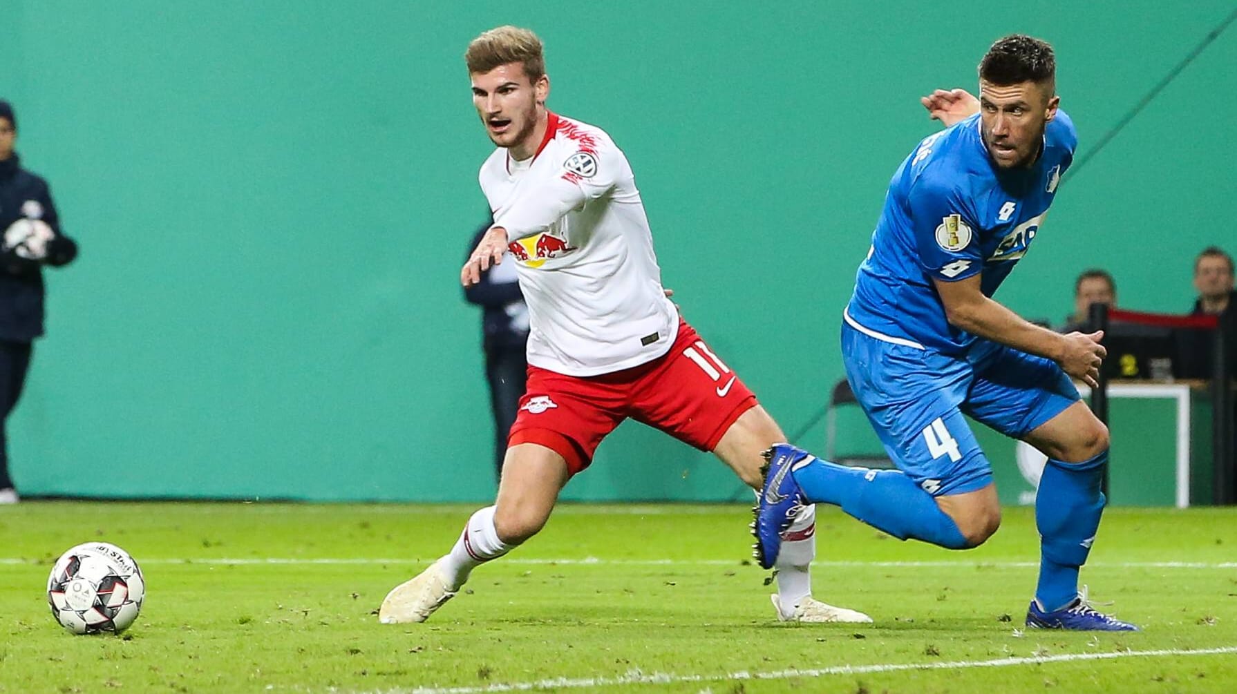 Timo Werner (links) gegen Ermin Bicakcic von der TSG Hoffenheim. Timo Werner (links) gegen Ermin Bicakcic von der TSG Hoffenheim.