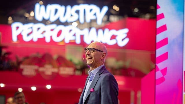 Bester Laune: Telekom-Chef Timotheus Höttges beim Mobile World Congress.
