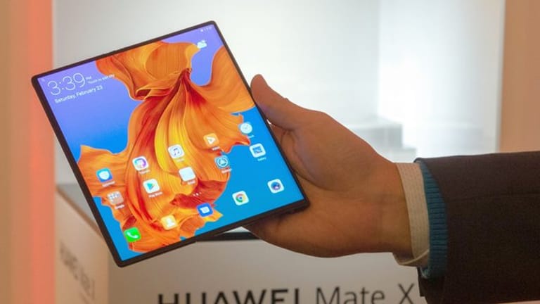Das zu einem Tablet aufgeklappbare Smartphone Mate X von Huawei wurde am Rande der Messe Mobile World Congress vorgeführt.